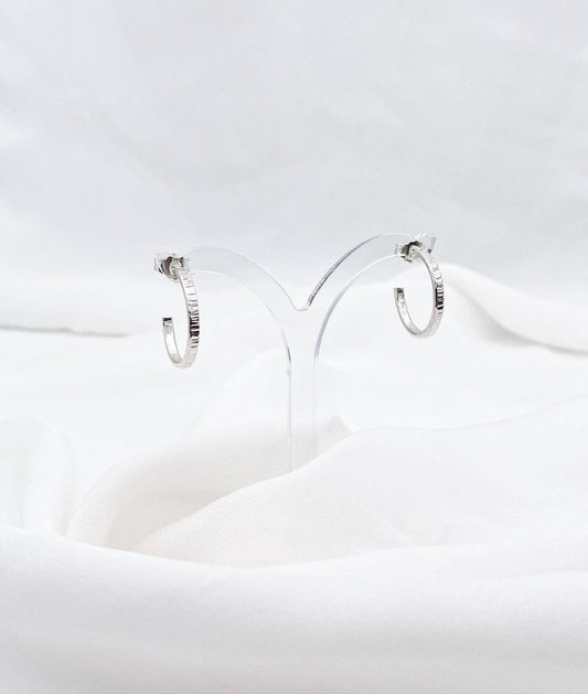 Hamraðir silfur hoops